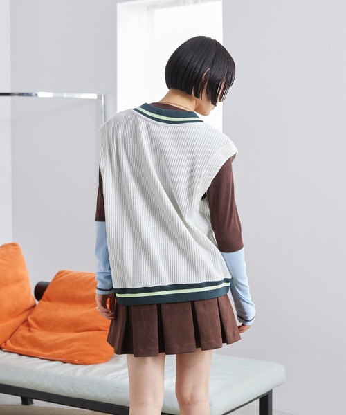 NIKE(ナイキ)の「ナイキ スポーツウェア ウィメンズ ワッフルニット ベスト / Nike Sportswear Women's Waffle-Knit Vest IM7483-133 Sail(ベスト・レディース・クリーム・S/M/XS/L/XL)」の8枚目の写真