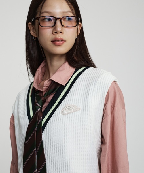 NIKE(ナイキ)の「ナイキ スポーツウェア ウィメンズ ワッフルニット ベスト / Nike Sportswear Women's Waffle-Knit Vest IM7483-133 Sail(ベスト・レディース・クリーム・S/M/XS/L/XL)」の3枚目の写真