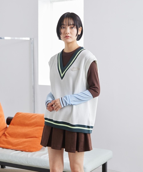 NIKE(ナイキ)の「ナイキ スポーツウェア ウィメンズ ワッフルニット ベスト / Nike Sportswear Women's Waffle-Knit Vest IM7483-133 Sail(ベスト・レディース・クリーム・S/M/XS/L/XL)」の6枚目の写真
