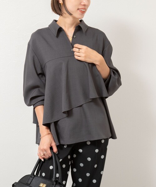 NOLLEY’S(ノーリーズ)の「【一部WEB限定色アイテム】ウォッシャブルフリルプルオーバーブラウス(シャツ/ブラウス・レディース・ネイビー/ベージュ/チャコールグレー・38)」の2枚目の写真