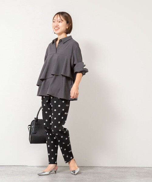 NOLLEY’S(ノーリーズ)の「【一部WEB限定色アイテム】ウォッシャブルフリルプルオーバーブラウス(シャツ/ブラウス・レディース・ネイビー/ベージュ/チャコールグレー・38)」の21枚目の写真