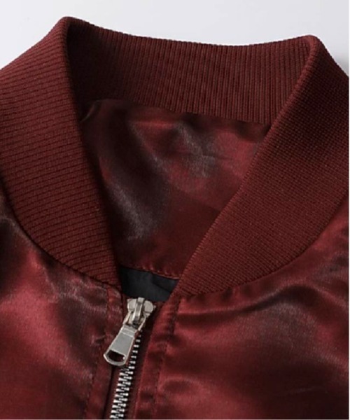 U:UME(ユーム)の「One Tone Glossy Baseball Jacket(スタジャン・メンズ・ブラック/グレー/レッド・SMALL/MEDIUM/LARGE/X-LARGE)」の4枚目の写真