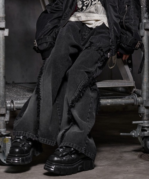 ERAR（エラー）の「【ERAR】ロゴ刺繍フリンジデザインスプレー加工ワイドフレアデニムパンツ（デニムパンツ・メンズ・レッド/ホワイト・M/XL/L/S）」の18枚目の写真