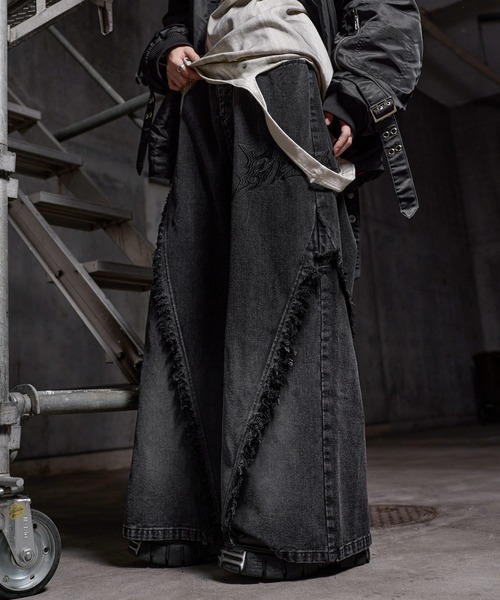 ERAR（エラー）の「【ERAR】ロゴ刺繍フリンジデザインスプレー加工ワイドフレアデニムパンツ（デニムパンツ・メンズ・レッド/ホワイト・M/XL/L/S）」の21枚目の写真