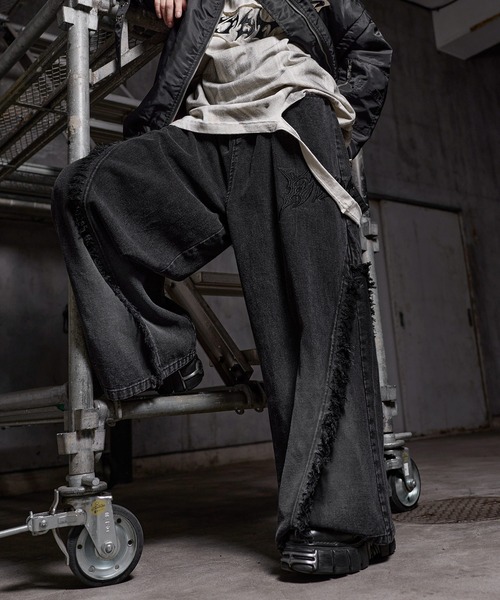 ERAR（エラー）の「【ERAR】ロゴ刺繍フリンジデザインスプレー加工ワイドフレアデニムパンツ（デニムパンツ・メンズ・レッド/ホワイト・M/XL/L/S）」の22枚目の写真