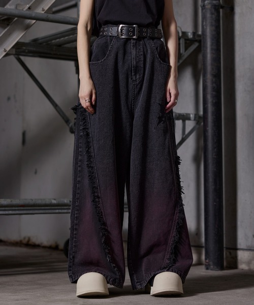 ERAR（エラー）の「【ERAR】ロゴ刺繍フリンジデザインスプレー加工ワイドフレアデニムパンツ（デニムパンツ・メンズ・レッド/ホワイト・M/XL/L/S）」の3枚目の写真