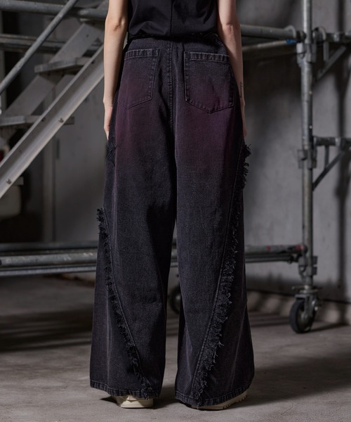 ERAR（エラー）の「【ERAR】ロゴ刺繍フリンジデザインスプレー加工ワイドフレアデニムパンツ（デニムパンツ・メンズ・レッド/ホワイト・M/XL/L/S）」の5枚目の写真