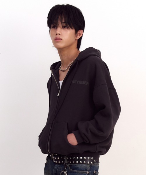 KEYMISERY(キーミザリー)の「A'GEM/9 × .kom 『KEYMISERY/キーミザリー』 STAR KEY'S VINTAGE ZIP-UP HOODIE/ヴィンテージ デザイン短丈ジップアップパーカー(パーカー・メンズ・チャコールグレー・S)」の1枚目の写真