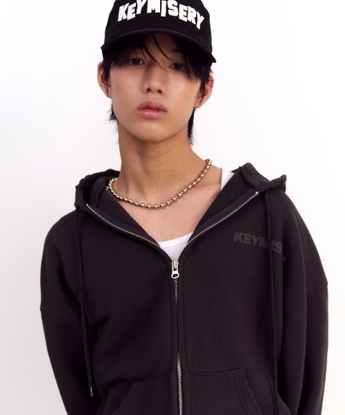 KEYMISERY(キーミザリー)の「A'GEM/9 × .kom 『KEYMISERY/キーミザリー』 STAR KEY'S VINTAGE ZIP-UP HOODIE/ヴィンテージ デザイン短丈ジップアップパーカー(パーカー・メンズ・チャコールグレー・S)」の2枚目の写真