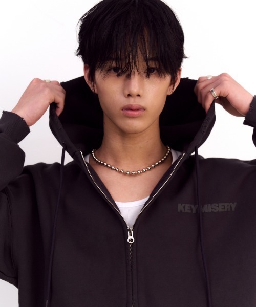 KEYMISERY(キーミザリー)の「A'GEM/9 × .kom 『KEYMISERY/キーミザリー』 STAR KEY'S VINTAGE ZIP-UP HOODIE/ヴィンテージ デザイン短丈ジップアップパーカー(パーカー・メンズ・チャコールグレー・S)」の3枚目の写真