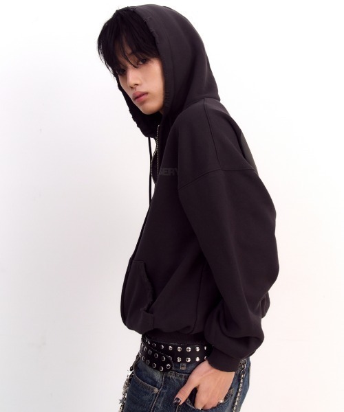 KEYMISERY(キーミザリー)の「A'GEM/9 × .kom 『KEYMISERY/キーミザリー』 STAR KEY'S VINTAGE ZIP-UP HOODIE/ヴィンテージ デザイン短丈ジップアップパーカー(パーカー・メンズ・チャコールグレー・S)」の4枚目の写真