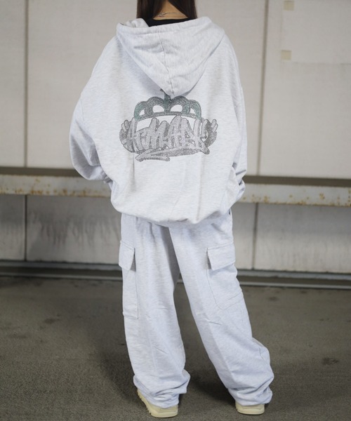 ATMARK（アットマーク）の「《2サイズ展開　/　UNISEX　》ATMARK クラウンロゴラインストーンスウェットジップパーカー　クラック加工　セットアップ可能（パーカー・レディース・ホワイト/ネイビー/チャコール・L/M）」の15枚目の写真