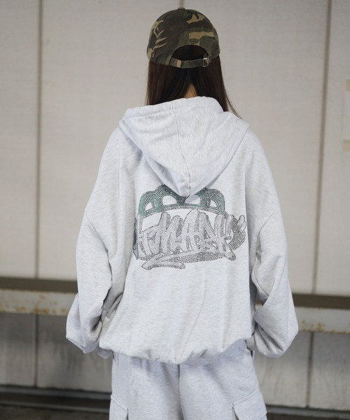 ATMARK（アットマーク）の「《2サイズ展開　/　UNISEX　》ATMARK クラウンロゴラインストーンスウェットジップパーカー　クラック加工　セットアップ可能（パーカー・レディース・ホワイト/ネイビー/チャコール・L/M）」の19枚目の写真