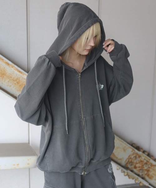 ATMARK（アットマーク）の「《2サイズ展開　/　UNISEX　》ATMARK クラウンロゴラインストーンスウェットジップパーカー　クラック加工　セットアップ可能（パーカー・レディース・ホワイト/ネイビー/チャコール・L/M）」の20枚目の写真