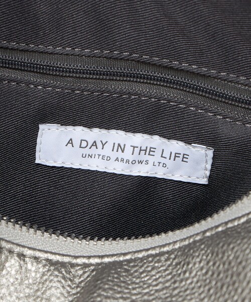A DAY IN THE LIFE UNITED ARROWS(アデイインザライフユナイテッドアローズ)の「レザーライク スクエアショルダーバッグ <A DAY IN THE LIFE>(トートバッグ・レディース・ベージュ/その他1/ブラック・FREE)」の12枚目の写真