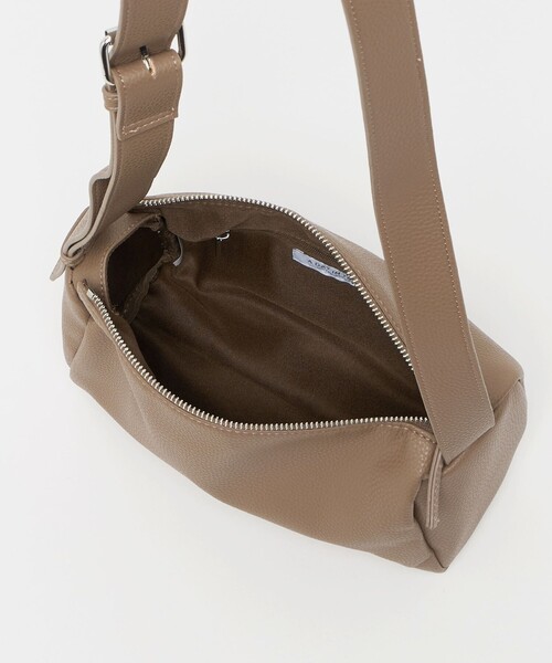 A DAY IN THE LIFE UNITED ARROWS(アデイインザライフユナイテッドアローズ)の「レザーライク スクエアショルダーバッグ <A DAY IN THE LIFE>(トートバッグ・レディース・ベージュ/その他1/ブラック・FREE)」の20枚目の写真