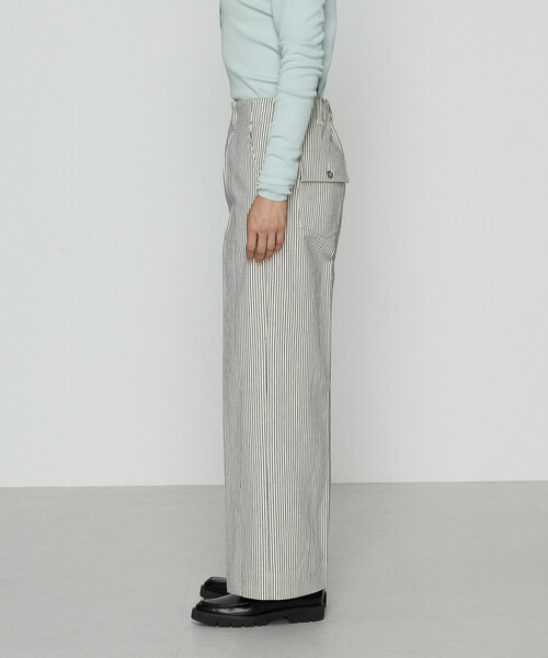 COMME CA Wardrobe(コムサワードローブ)の「〔 +サイズ 〕ヒッコリーストライプ パンツ(スラックス・レディース・ネイビー/キナリ・13号)」の8枚目の写真