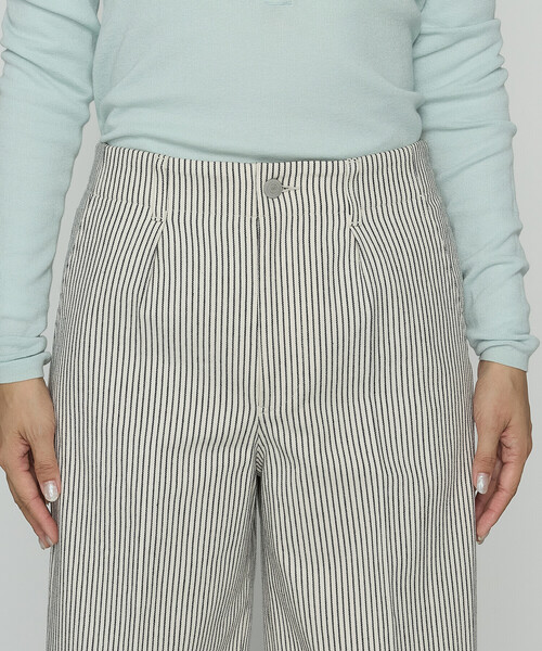 COMME CA Wardrobe(コムサワードローブ)の「〔 +サイズ 〕ヒッコリーストライプ パンツ(スラックス・レディース・ネイビー/キナリ・13号)」の10枚目の写真