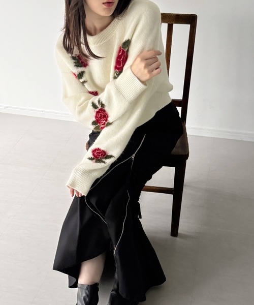 junoah（ジュノア）の「花柄ジャガードショートニット（ニット/セーター・レディース・ダークブラウン/アイボリー/ネイビー・LARGE/MEDIUM）」の9枚目の写真