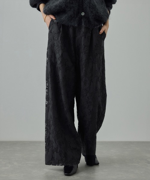 ROPE'（ロペ）の「フラワーレースイージーパンツ（その他パンツ・レディース・ホワイト系その他2/ブラック・FREE）」の2枚目の写真