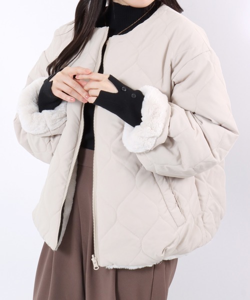 Salong hameu(サロン ハミュー)の「ウェーブキルト×フェイクファー リバーシブルノーカラージャケットブルゾン レディース(ノーカラージャケット・レディース・グレイッシュベージュ/ベージュ/モカ・M/L)」の3枚目の写真