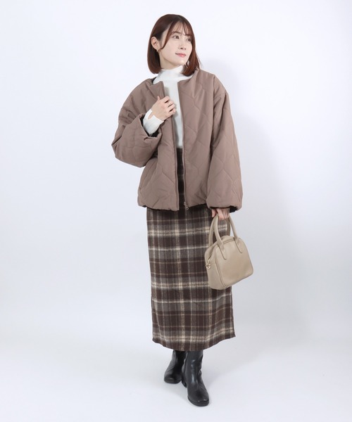 Salong hameu(サロン ハミュー)の「ウェーブキルト×フェイクファー リバーシブルノーカラージャケットブルゾン レディース(ノーカラージャケット・レディース・グレイッシュベージュ/ベージュ/モカ・M/L)」の9枚目の写真