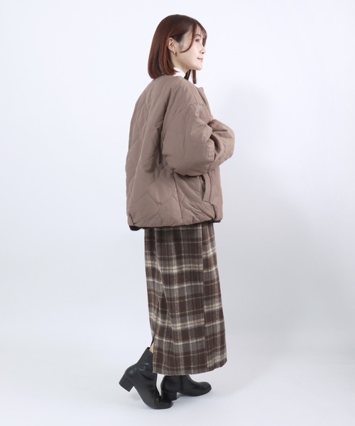 Salong hameu(サロン ハミュー)の「ウェーブキルト×フェイクファー リバーシブルノーカラージャケットブルゾン レディース(ノーカラージャケット・レディース・グレイッシュベージュ/ベージュ/モカ・M/L)」の11枚目の写真