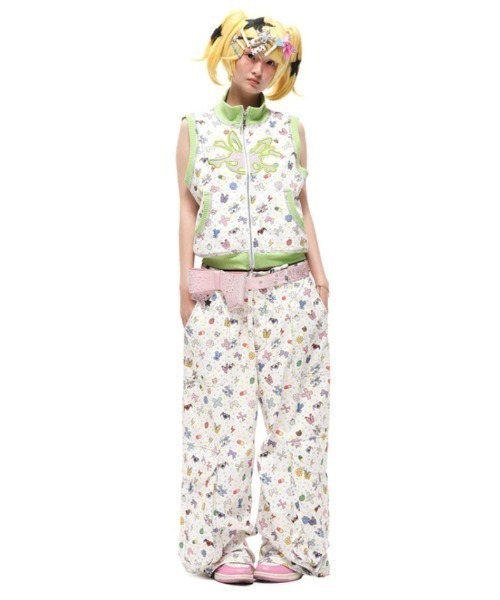 L.H.P(エルエイチピー)の「CFIERCE/フィアス/Small stickers Printed wide-leg pants(その他パンツ・レディース・ブラック/ホワイト・M/S)」の4枚目の写真