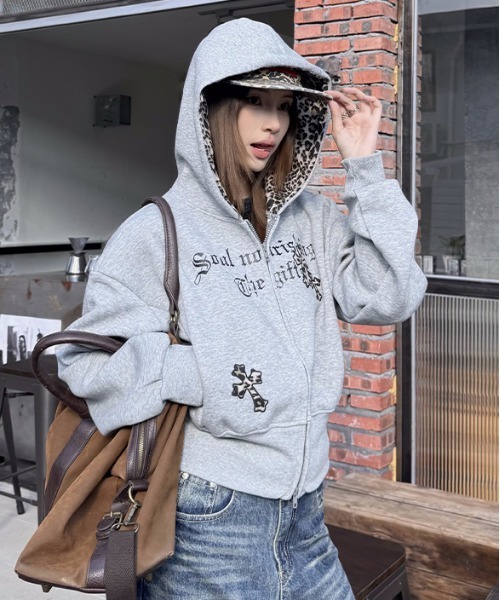 gossip！ロサンゼルス（ゴシップロサンゼルス）の「Y2K 【秋冬新作】レオパード  刺繍フードゆったり パーカー（パーカー・レディース・グレー・M）」の5枚目の写真