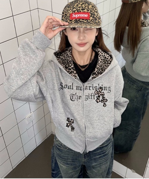 gossip！ロサンゼルス（ゴシップロサンゼルス）の「Y2K 【秋冬新作】レオパード  刺繍フードゆったり パーカー（パーカー・レディース・グレー・M）」の7枚目の写真