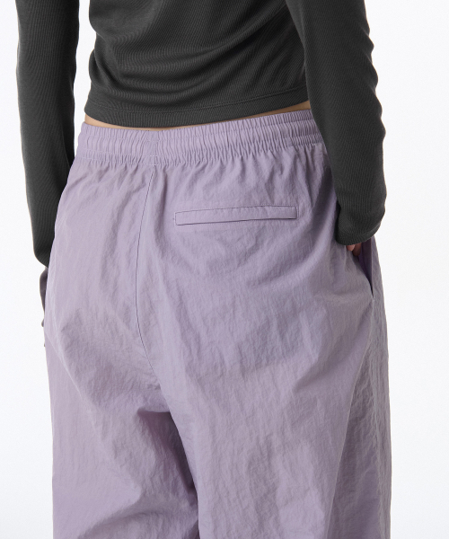 MUSINSA STANDARD WOMAN（ムシンサスタンダードウーマン）の「ウィメンズナイロンワイドストリングパンツ[ラベンダー]（その他パンツ・レディース・その他・30/24/26/28）」の4枚目の写真