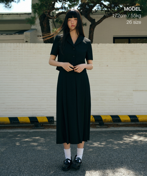 MUSINSA STANDARD WOMAN（ムシンサスタンダードウーマン）の「女性用軽量クロップド半袖ブレザー[ブラック]（テーラードジャケット・レディース・その他・SMALL/MEDIUM/LARGE/X-SMALL）」の2枚目の写真