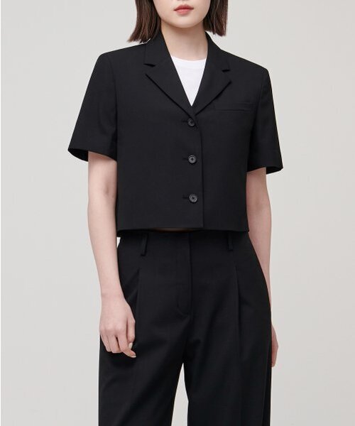 MUSINSA STANDARD WOMAN（ムシンサスタンダードウーマン）の「女性用軽量クロップド半袖ブレザー[ブラック]（テーラードジャケット・レディース・その他・SMALL/MEDIUM/LARGE/X-SMALL）」の4枚目の写真
