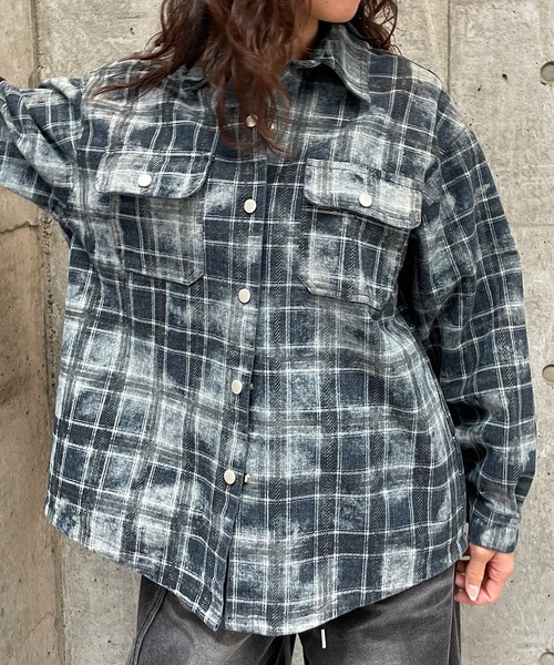 ROGER AND RAW（ロジャーアンドロウ）の「ムラ染め風チェックシャツジャケット（シャツ/ブラウス・レディース・ネイビー/ブラウン・FREE）」の2枚目の写真