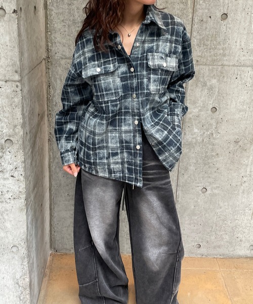 ROGER AND RAW（ロジャーアンドロウ）の「ムラ染め風チェックシャツジャケット（シャツ/ブラウス・レディース・ネイビー/ブラウン・FREE）」の10枚目の写真