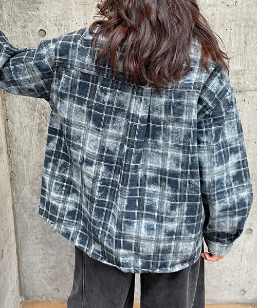 ROGER AND RAW（ロジャーアンドロウ）の「ムラ染め風チェックシャツジャケット（シャツ/ブラウス・レディース・ネイビー/ブラウン・FREE）」の7枚目の写真