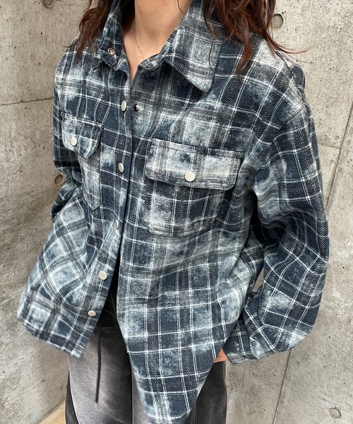 ROGER AND RAW（ロジャーアンドロウ）の「ムラ染め風チェックシャツジャケット（シャツ/ブラウス・レディース・ネイビー/ブラウン・FREE）」の6枚目の写真