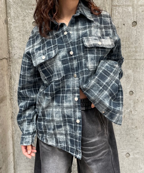 ROGER AND RAW（ロジャーアンドロウ）の「ムラ染め風チェックシャツジャケット（シャツ/ブラウス・レディース・ネイビー/ブラウン・FREE）」の5枚目の写真