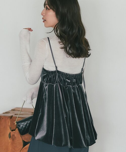La boutique BonBon（ラブティックボンボン）の「【クラスアップコーデのポイントに】ベロアキャミブラウス（キャミソール・レディース・ブラウン/チャコールグレー/ブラック・FREE）」の3枚目の写真