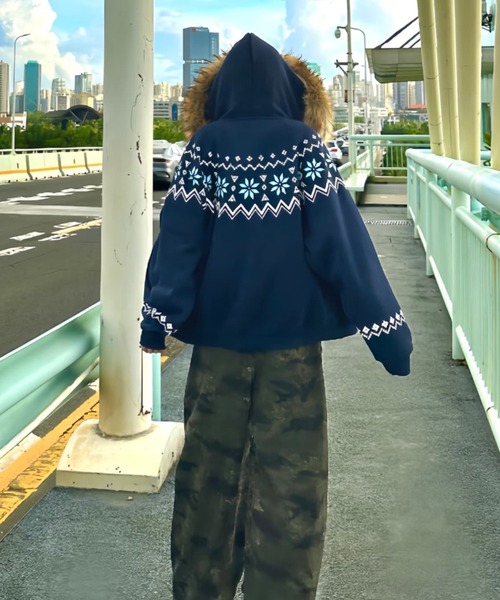 Sibra（シブラ）の「フェイクファーフード付き＊ノルディック柄ジップパーカー（ブルゾン・レディース・ネイビー・M）」の7枚目の写真