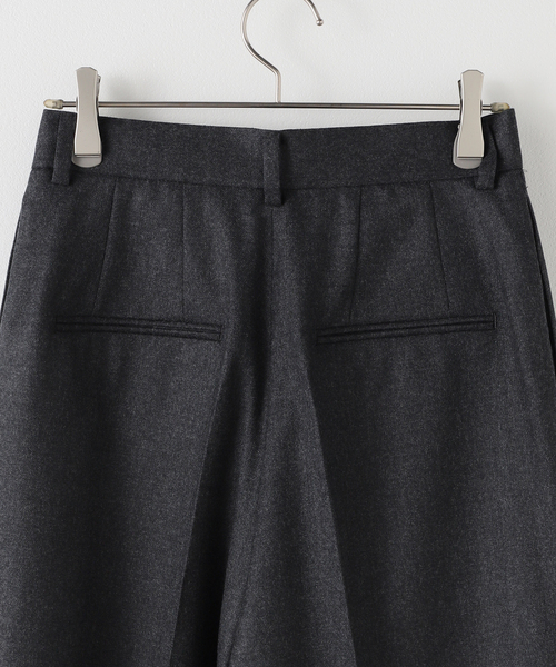 plage(プラージュ)の「Elegant Saxony パンツ(スラックス・レディース・カーキ/チャコールグレー・34/36/38)」の9枚目の写真