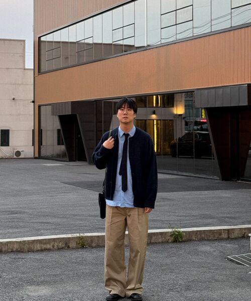 EXCONTAINER(エックスコンテナ)の「クラシックツーピンタックコットンチノパンツ(ベージュ)(その他パンツ・メンズ・その他・MEDIUM/LARGE/X-LARGE/SMALL)」の12枚目の写真