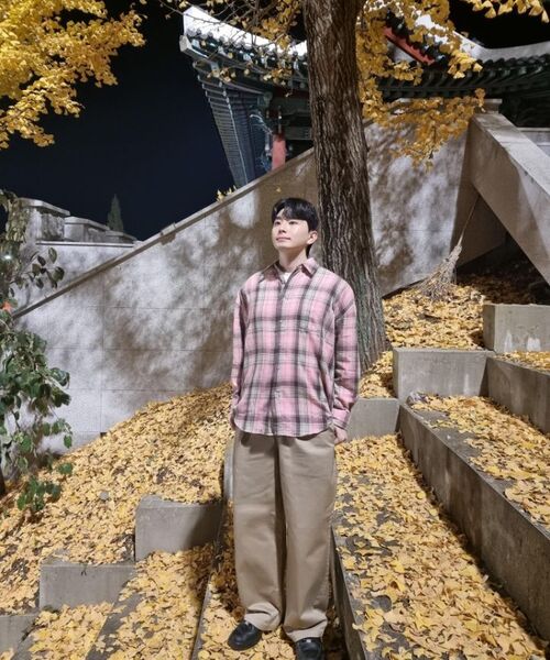 EXCONTAINER(エックスコンテナ)の「クラシックツーピンタックコットンチノパンツ(ベージュ)(その他パンツ・メンズ・その他・MEDIUM/LARGE/X-LARGE/SMALL)」の2枚目の写真