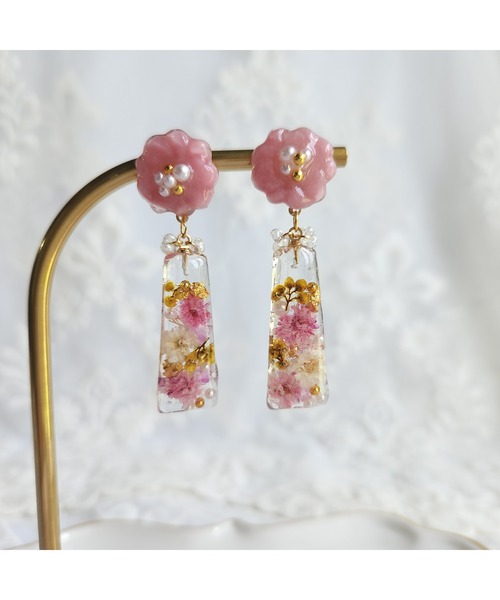tone(トーン)の「【Sweetlupine】【Sweetlupine】【ピンク】淡い花形 クリアステック フラワー お花いっぱい レジン ♡チタンピアス(MA)(ピアス(両耳用)・レディース・ピンク・FREE)」の3枚目の写真