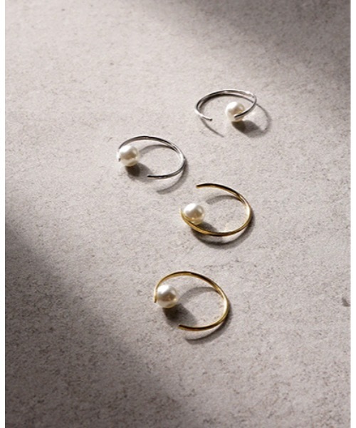 itam(アイタム)の「【itam】アイタム/ ステンレス キャッチレス パール フープ ピアス(ピアス(両耳用)・レディース・ゴールド/シルバー・FREE)」の1枚目の写真