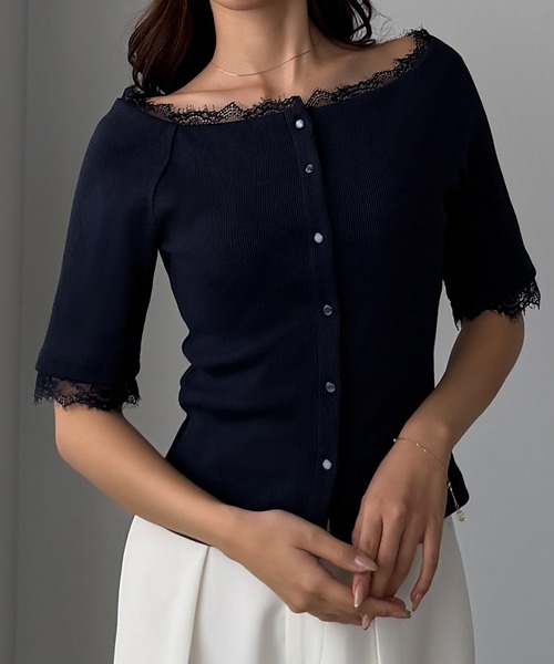 Louere(ルエレ)の「オフショルレーストリムカットソートップス(Tシャツ/カットソー・レディース・ブラック/グレイッシュベージュ/ネイビー・SMALL/MEDIUM/LARGE/X-LARGE)」の7枚目の写真