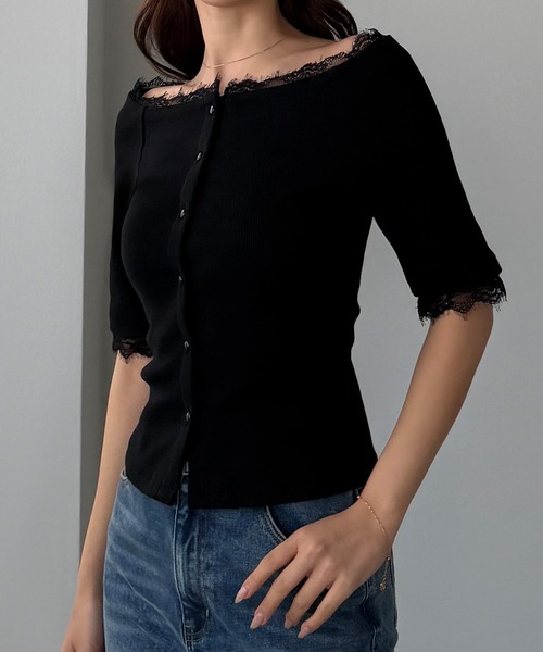Louere(ルエレ)の「オフショルレーストリムカットソートップス(Tシャツ/カットソー・レディース・ブラック/グレイッシュベージュ/ネイビー・SMALL/MEDIUM/LARGE/X-LARGE)」の11枚目の写真