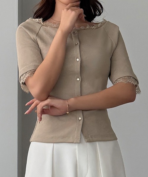 Louere(ルエレ)の「オフショルレーストリムカットソートップス(Tシャツ/カットソー・レディース・ブラック/グレイッシュベージュ/ネイビー・SMALL/MEDIUM/LARGE/X-LARGE)」の13枚目の写真