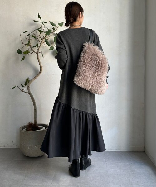 DouDou(ドゥドゥ)の「【WEB限定】異素材切替ニットワンピース(ワンピース・レディース・チャコールグレー/ブラック・FREE)」の15枚目の写真
