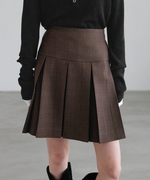 LOWRYS FARM(ローリーズファーム)の「チェックプリーツミニスカート 632529(スカート・レディース・チャコールグレー/ブラウン・FREE)」の4枚目の写真